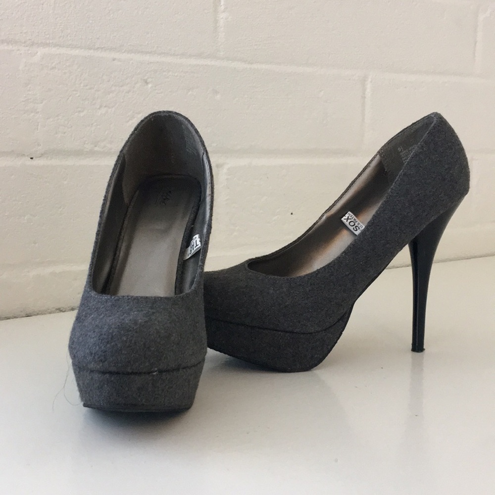 Grey Fabric Pumps